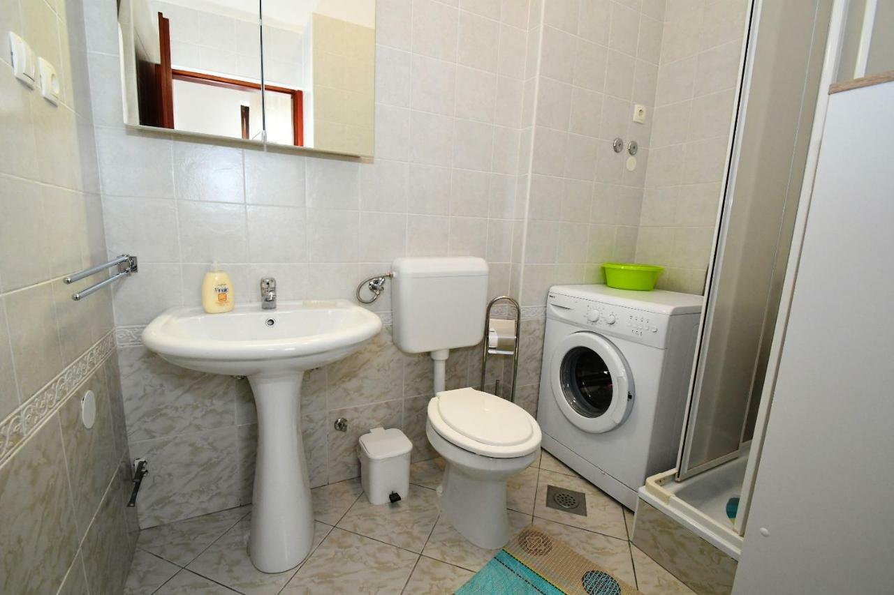 Studio Apartman Kris Marinici  ภายนอก รูปภาพ