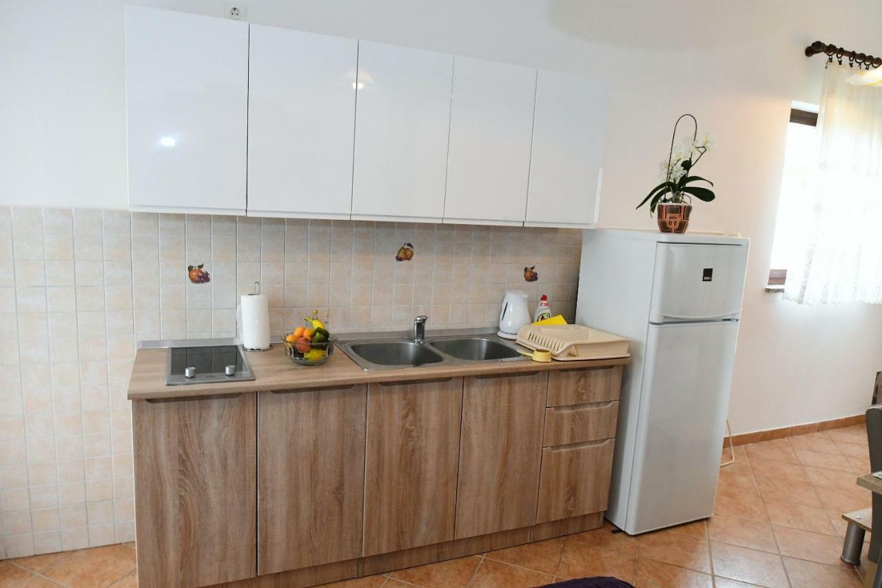 Studio Apartman Kris Marinici  ภายนอก รูปภาพ